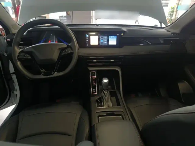 Roewe i5 — Фото автомобиля 9