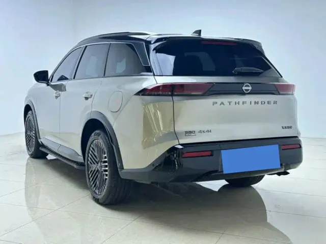 Nissan Terra — Фото автомобиля 3