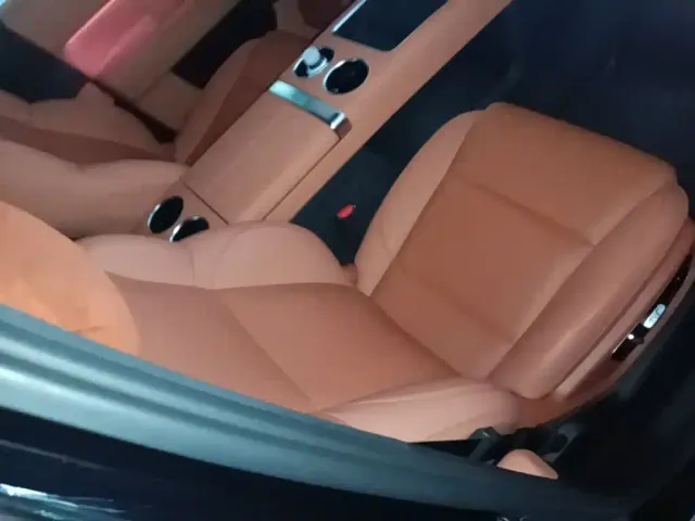 Li Auto L8 — Фото автомобиля 24