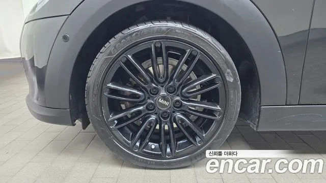Mini Cooper Cooper Classic Plus — Фото автомобиля 5