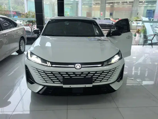 Changan Eado — Фото автомобиля 4