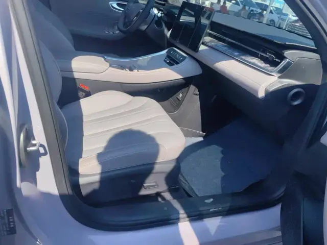 Roewe M7 DMH — Фото автомобиля 8