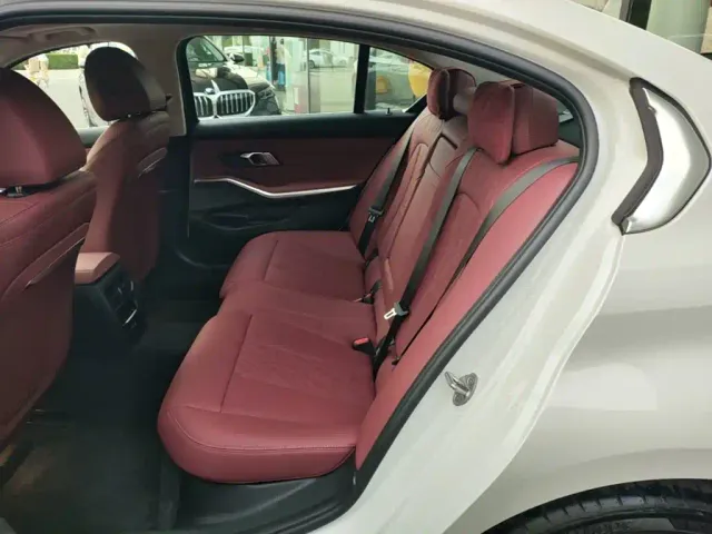 BMW 3 Series — Фото автомобиля 16