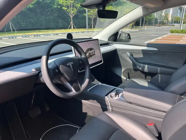 Tesla Model Y — Фото автомобиля 4