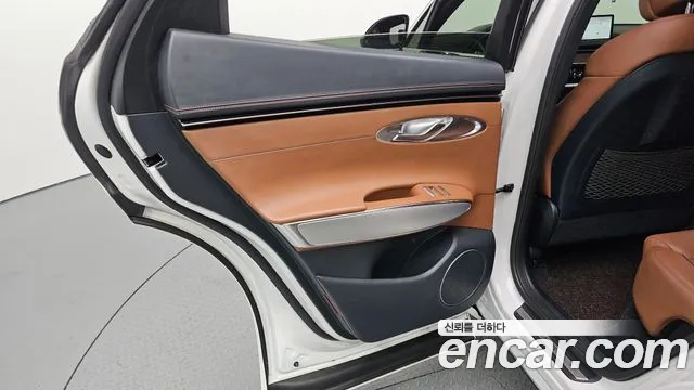 Genesis GV70 — Фото автомобиля 14