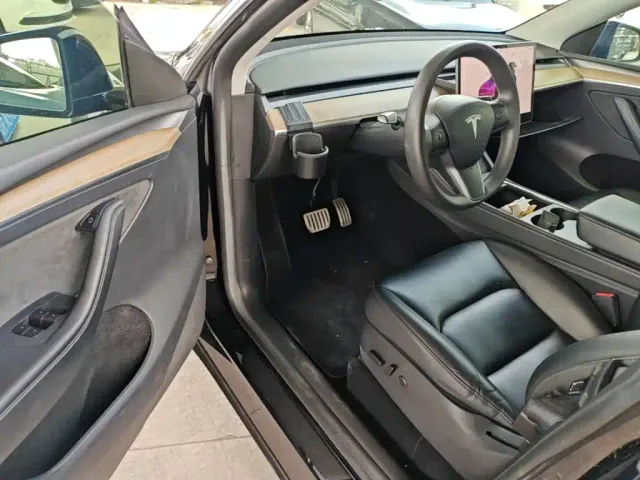 Tesla Model Y — Фото автомобиля 15
