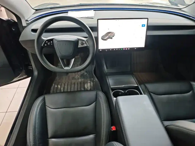 Tesla Model 3 — Фото автомобиля 5