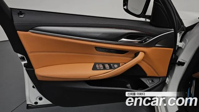 BMW 5 Series G30 — Фото автомобиля 23