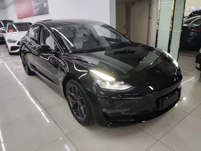 Tesla Model 3 — Фото автомобиля 3