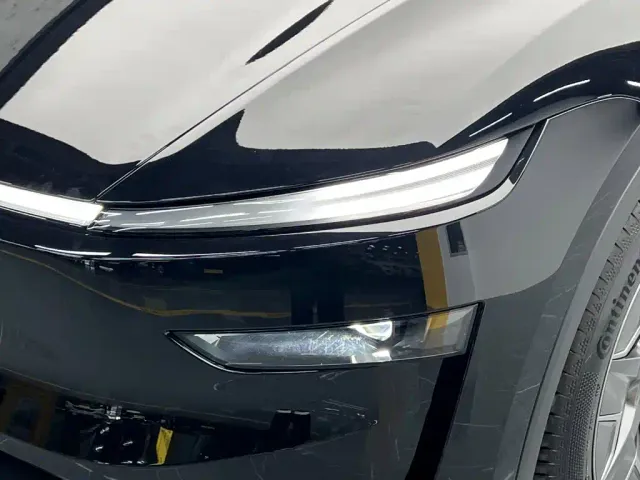 Tesla Model Y L — Фото автомобиля 10