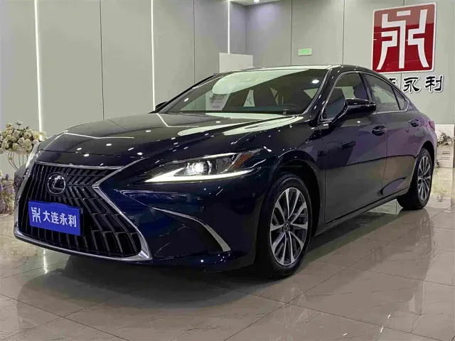 Фотография автомобиля — Lexus ES