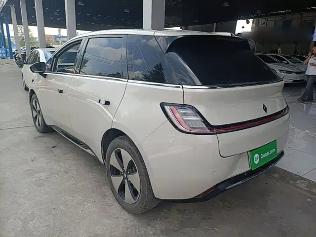 Baojun Cloud — Фото автомобиля 4