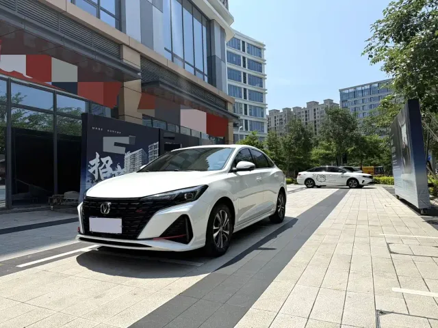 Changan Eado — Фото автомобиля 2