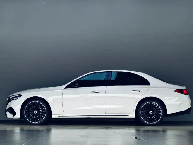 Mercedes-Benz E-Class — Фото автомобиля 3