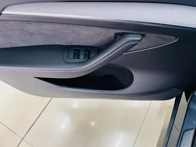 Tesla Model Y — Фото автомобиля 18