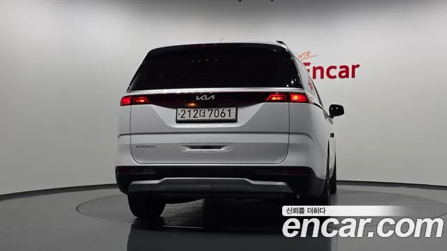 Kia Carnival Generation 4 — Фото автомобиля 3