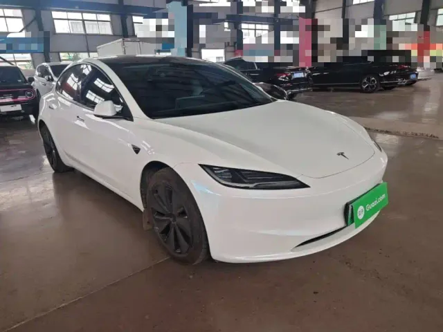 Tesla Model 3 — Фото автомобиля 21
