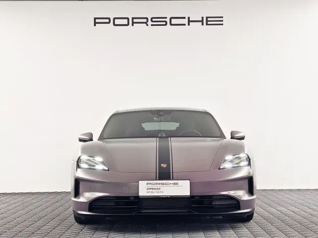 Porsche Taycan — Фото автомобиля 2