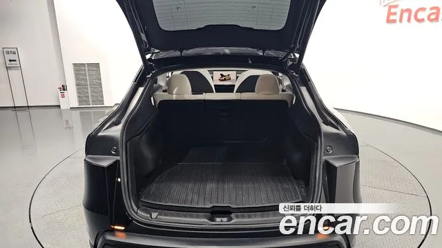Tesla Model Y — Фото автомобиля 25
