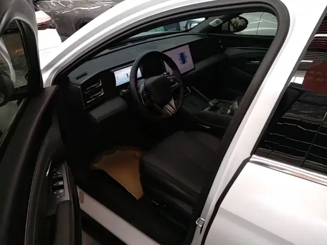 BYD Qin L — Фото автомобиля 15