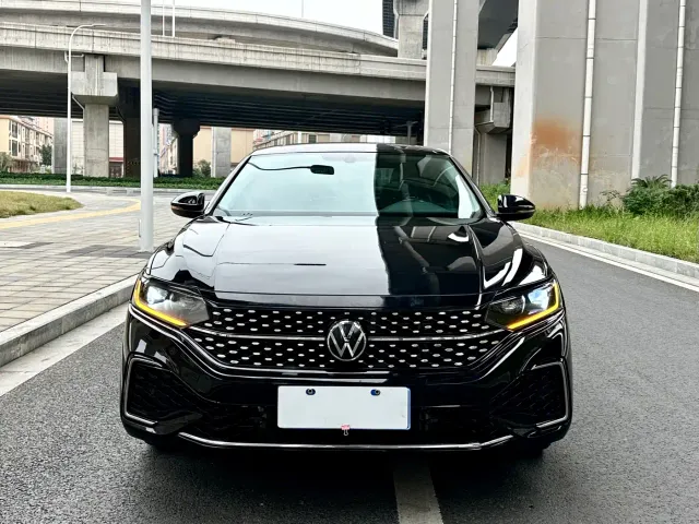 Volkswagen Passat — Фото автомобиля 2