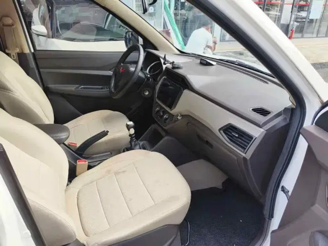 Wuling Hongguang — Фото автомобиля 13