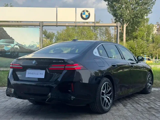 BMW i5 — Фото автомобиля 3
