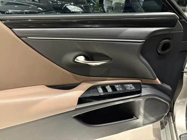 Lexus ES — Фото автомобиля 14