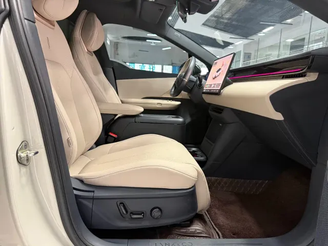 Lynk & Co Z20 — Фото автомобиля 9