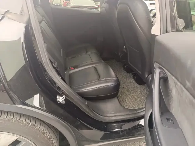 Tesla Model Y — Фото автомобиля 5