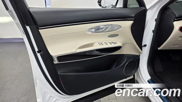 Genesis GV70 — Фото автомобиля 13