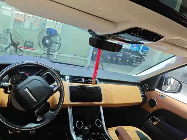Land Rover Range Rover Sport — Фото автомобиля 3