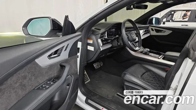 Audi Q8 55 TFSI quattro Premium — Фото автомобиля 10