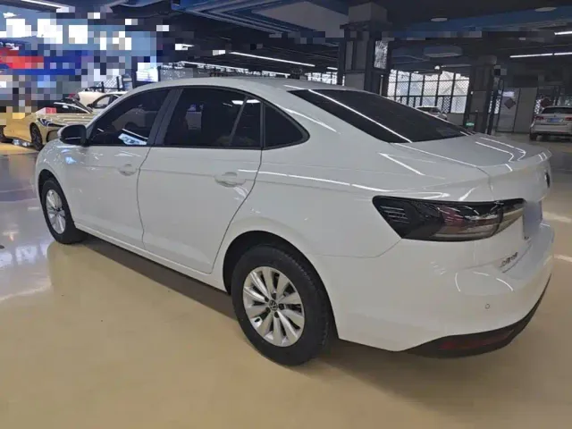 Volkswagen Lavida — Фото автомобиля 4