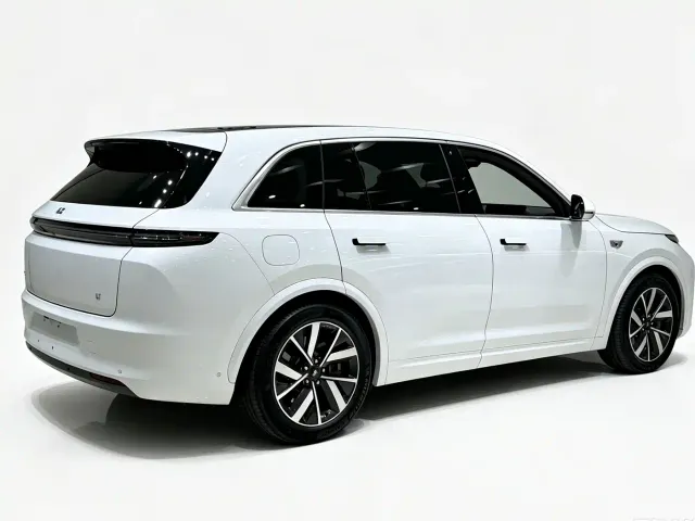 Li Auto L7 — Фото автомобиля 22