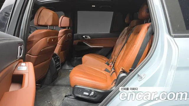 BMW X7 — Фото автомобиля 10