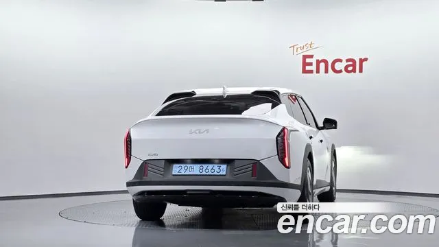 Kia EV4 — Фото автомобиля 3