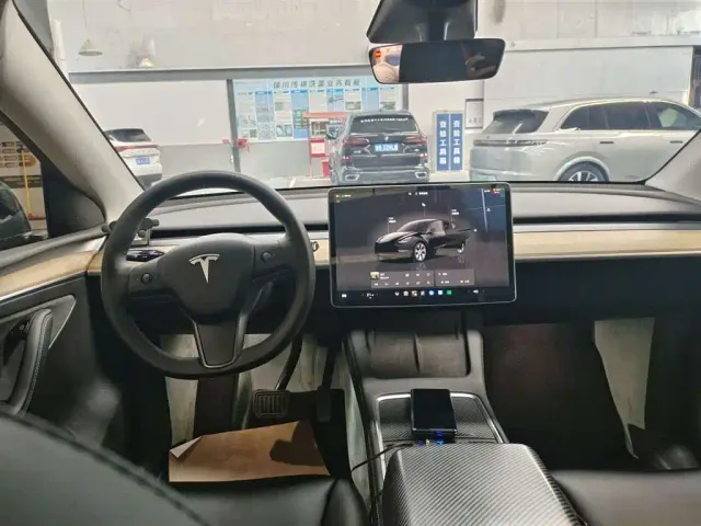 Tesla Model Y — Фото автомобиля 8