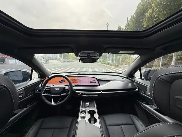 Cadillac XT5 — Фото автомобиля 8