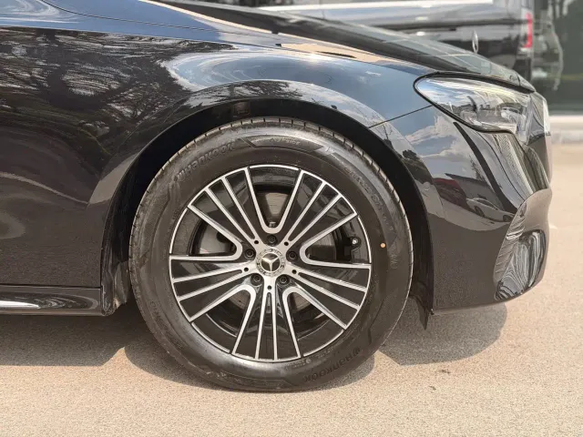 Mercedes-Benz E-Class — Фото автомобиля 5