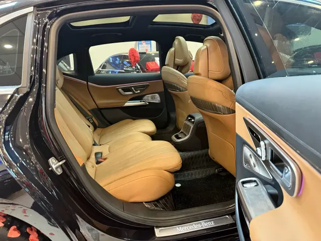 Mercedes-Benz E-Class — Фото автомобиля 8