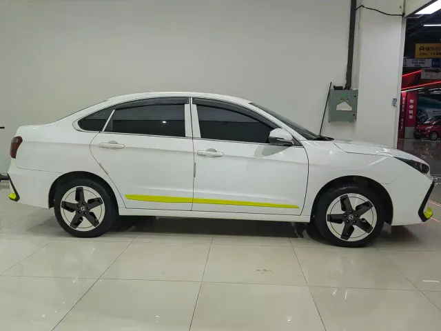 Dongfeng Fengshen E70 — Фото автомобиля 3