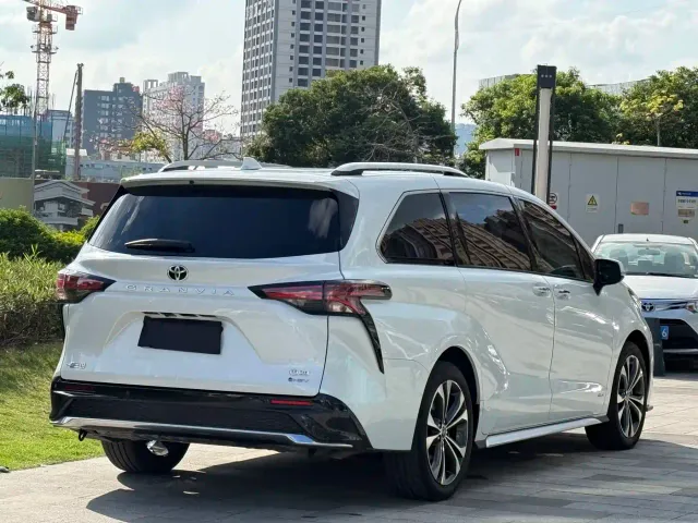 Toyota Granvia — Фото автомобиля 4