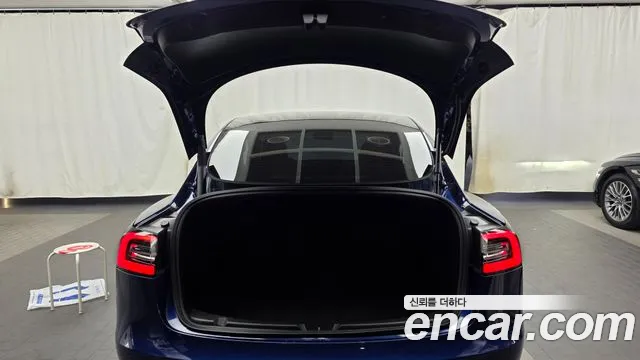 Tesla Model 3 — Фото автомобиля 26