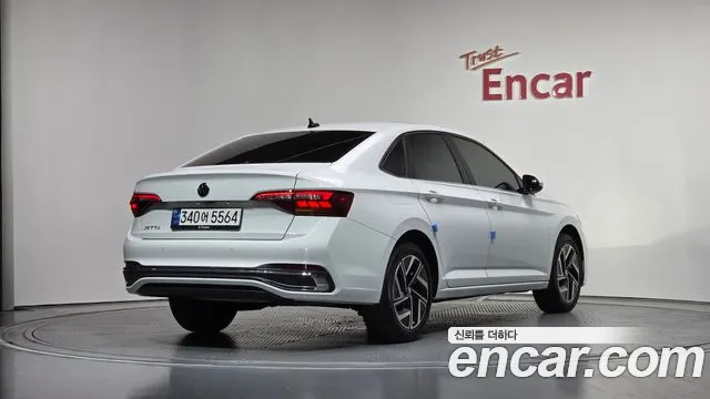Volkswagen Jetta — Фото автомобиля 2