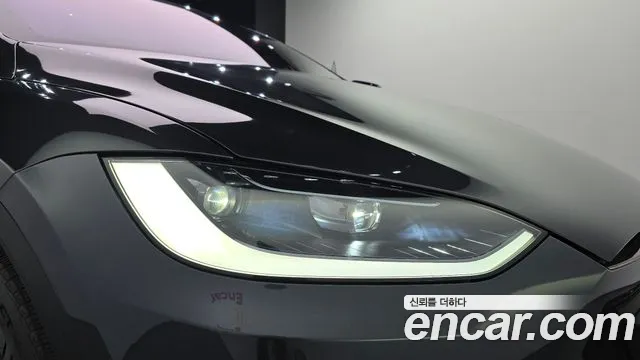 Tesla Model X — Фото автомобиля 22