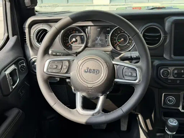 Jeep Gladiator — Фото автомобиля 2