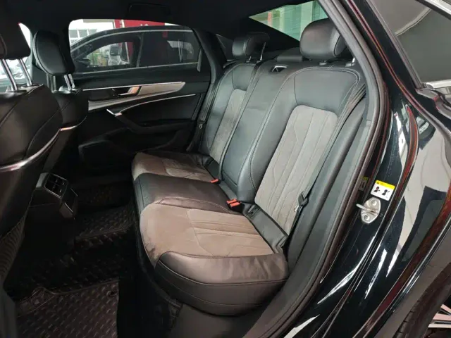 Audi A6L — Фото автомобиля 16