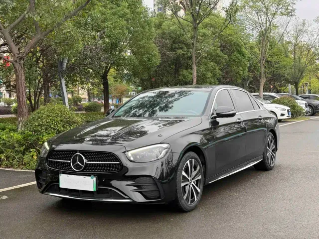 Mercedes-Benz E-Class — Фото автомобиля 3
