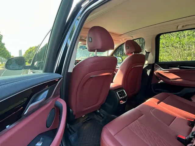 BMW iX3 — Фото автомобиля 5